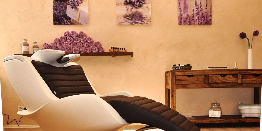 SALON CONCEPTのイメージ写真。エステチェアが写ってます。